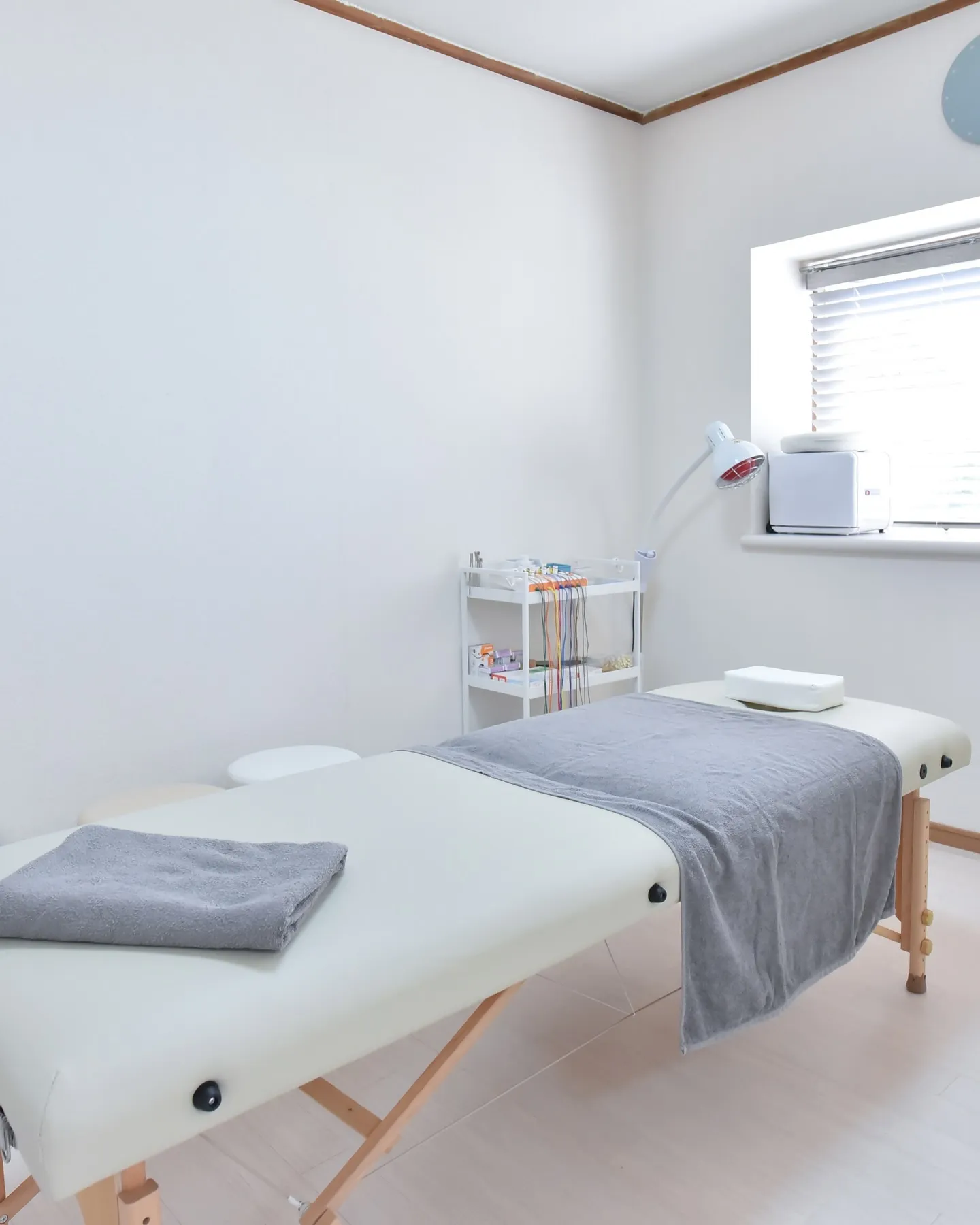 『プリン色の建物が目印です』