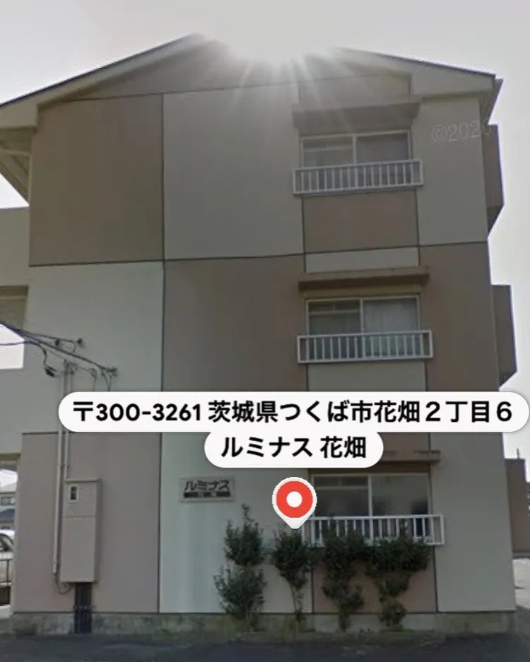 『プリン色の建物が目印です』